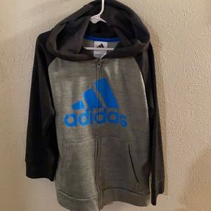 Boys zip up hoodie. No wear and tear!!